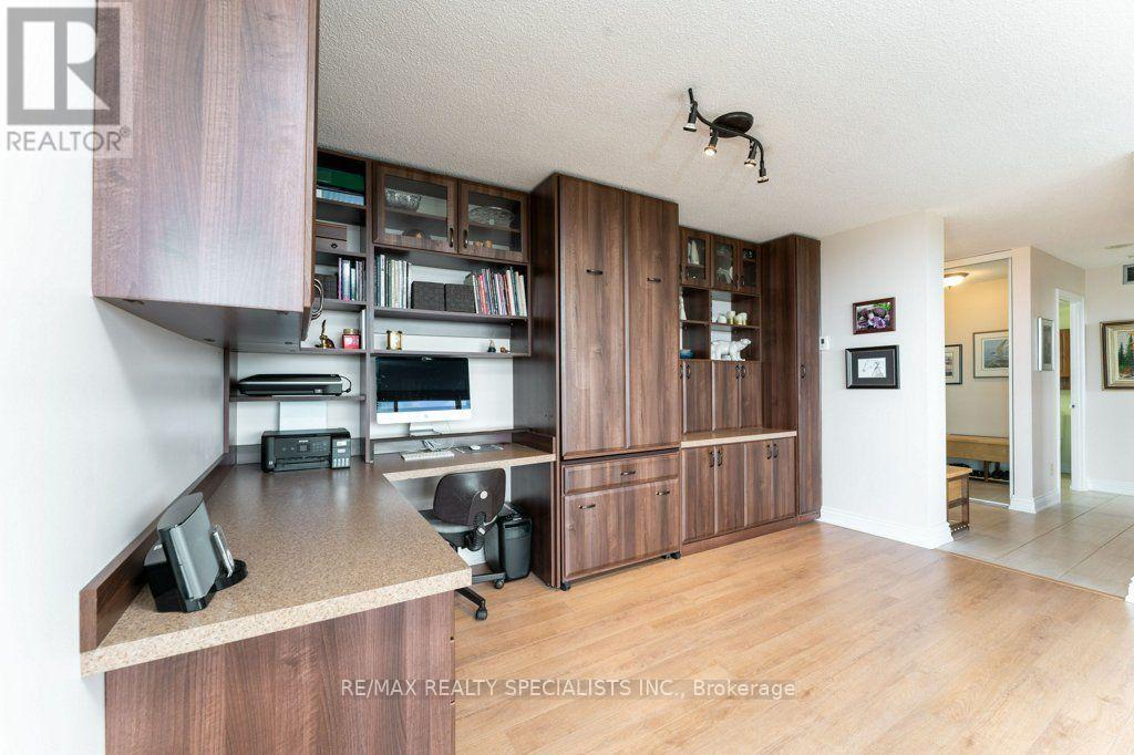 1106 - 880 Dundas Street W, Mississauga, Ontario  L5C 4H3 - Photo 5 - W13698600