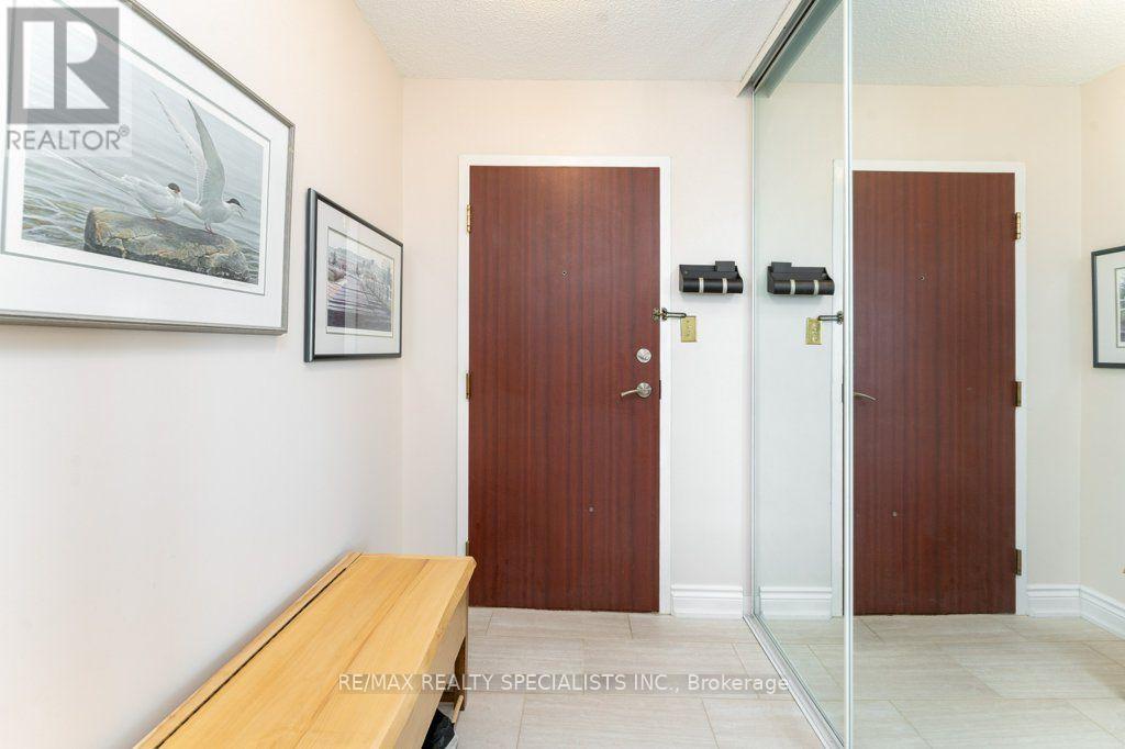 1106 - 880 Dundas Street W, Mississauga, Ontario  L5C 4H3 - Photo 9 - W13698600