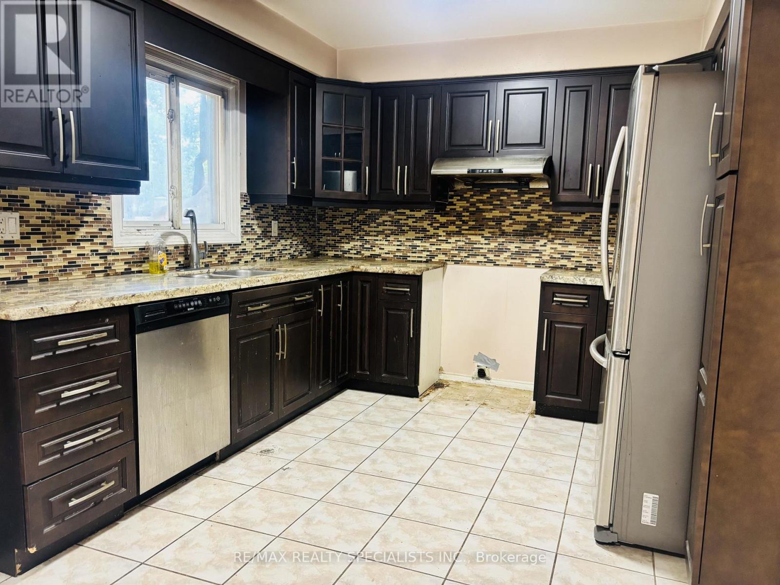 33 Cherrytree Drive, Brampton, Ontario  L6Y 3L7 - Photo 13 - W13698614
