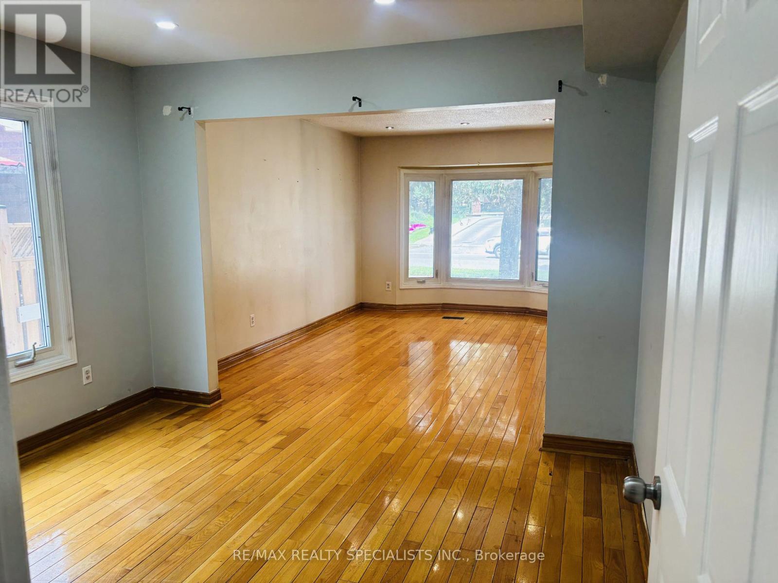 33 Cherrytree Drive, Brampton, Ontario  L6Y 3L7 - Photo 7 - W13698614