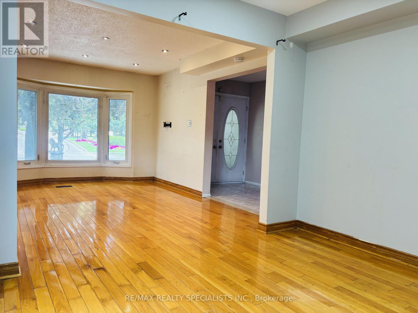 33 Cherrytree Drive, Brampton, Ontario  L6Y 3L7 - Photo 8 - W13698614