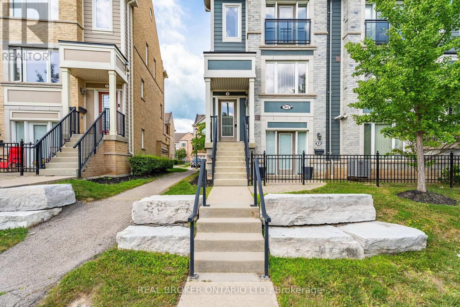 9 - 3015 Destination Drive, Mississauga, Ontario  L5M 0P3 - Photo 2 - W13698616