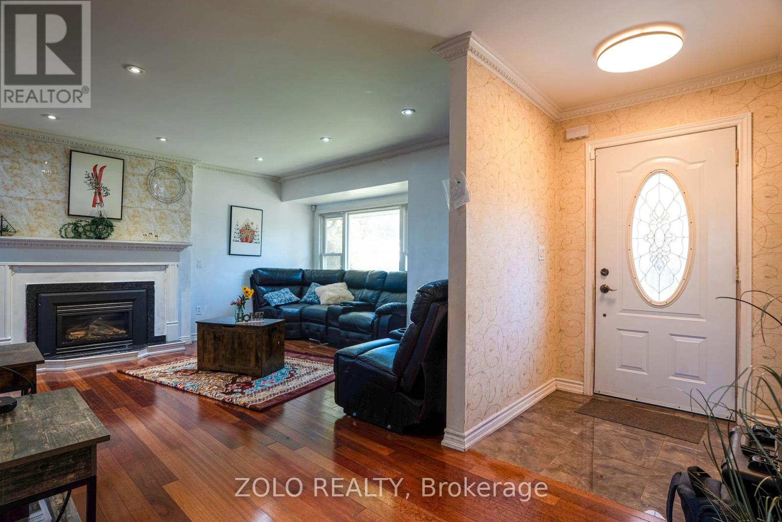 13 Foster Road, Mississauga, Ontario  L4T 1C3 - Photo 11 - W13698624