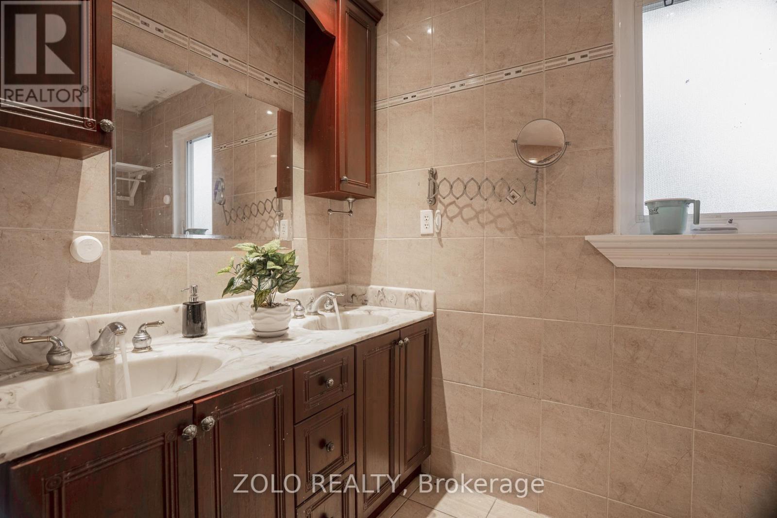 13 Foster Road, Mississauga, Ontario  L4T 1C3 - Photo 25 - W13698624