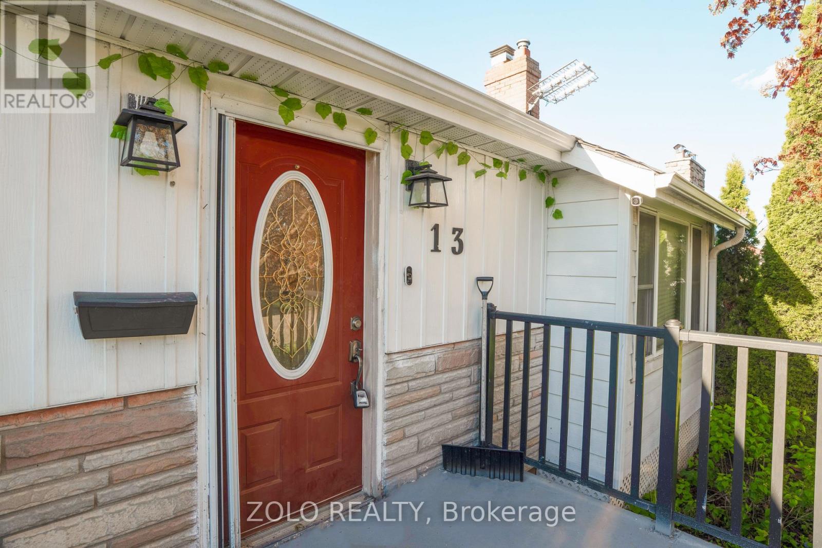 13 Foster Road, Mississauga, Ontario  L4T 1C3 - Photo 6 - W13698624