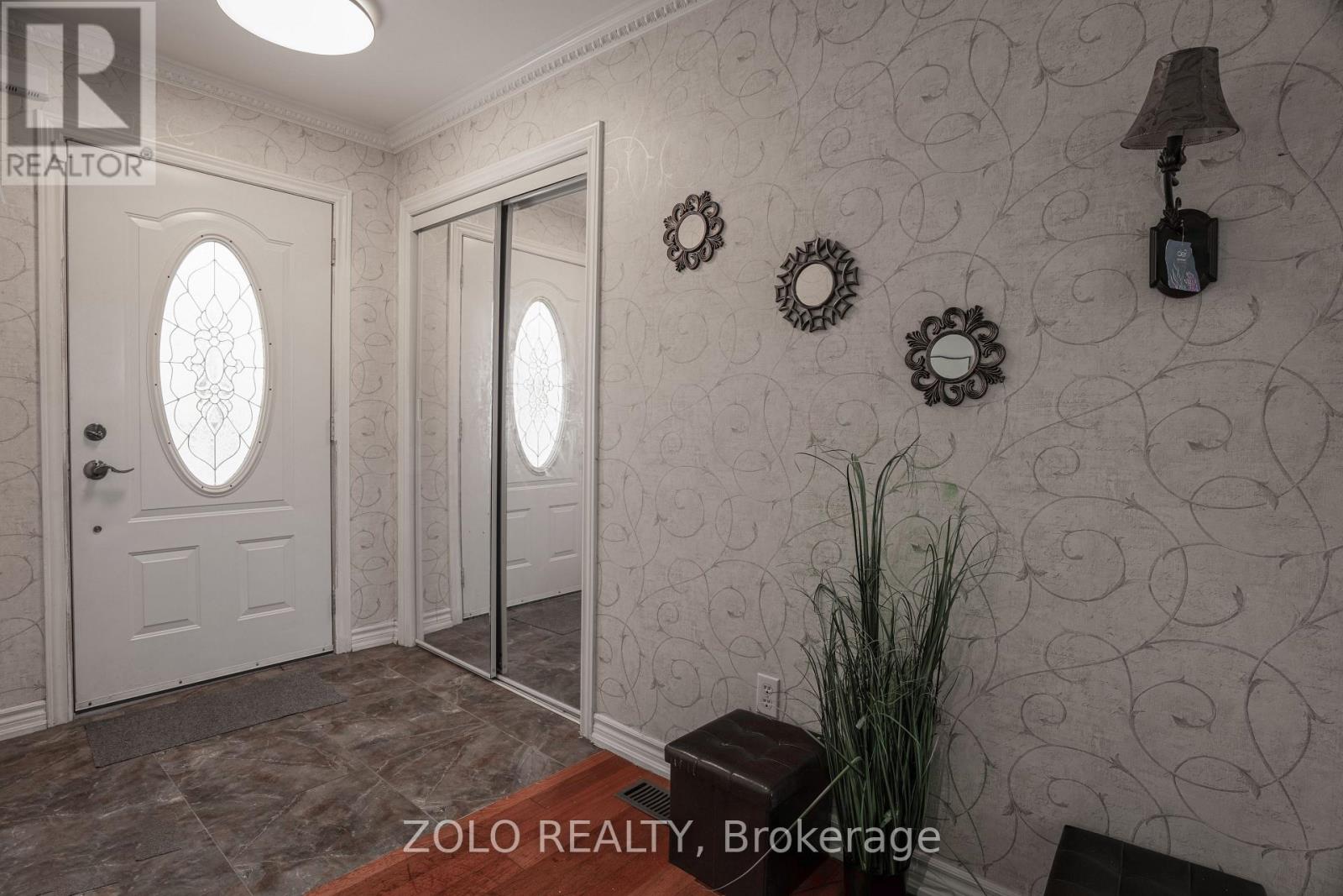 13 Foster Road, Mississauga, Ontario  L4T 1C3 - Photo 9 - W13698624