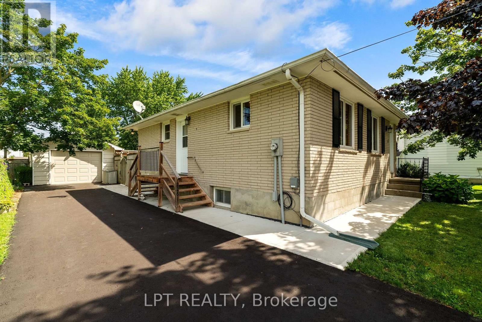 226 Tain Street, North Middlesex, Ontario  N0M 2K0 - Photo 4 - X13698658