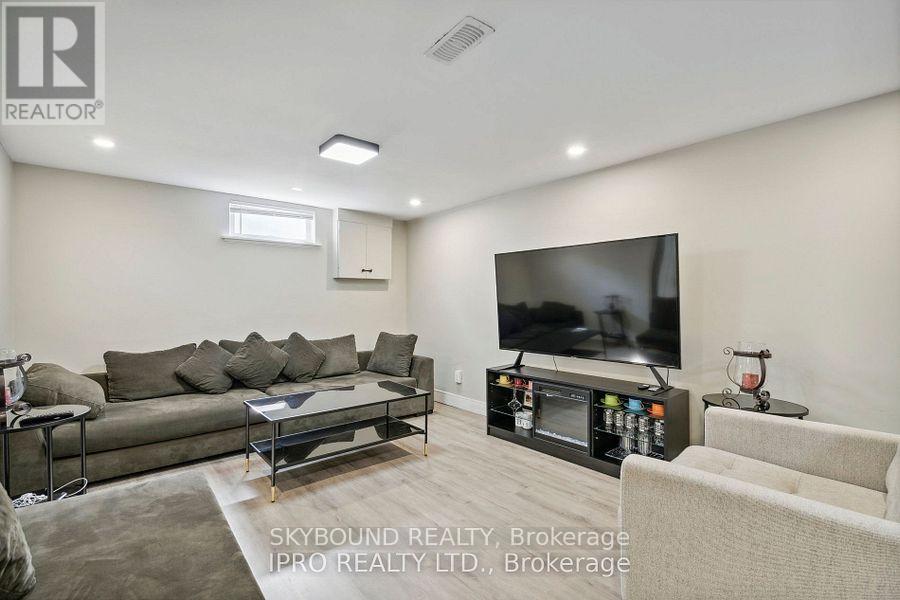 34 Owen Place, Hamilton, Ontario  L8G 2H2 - Photo 2 - X13698662