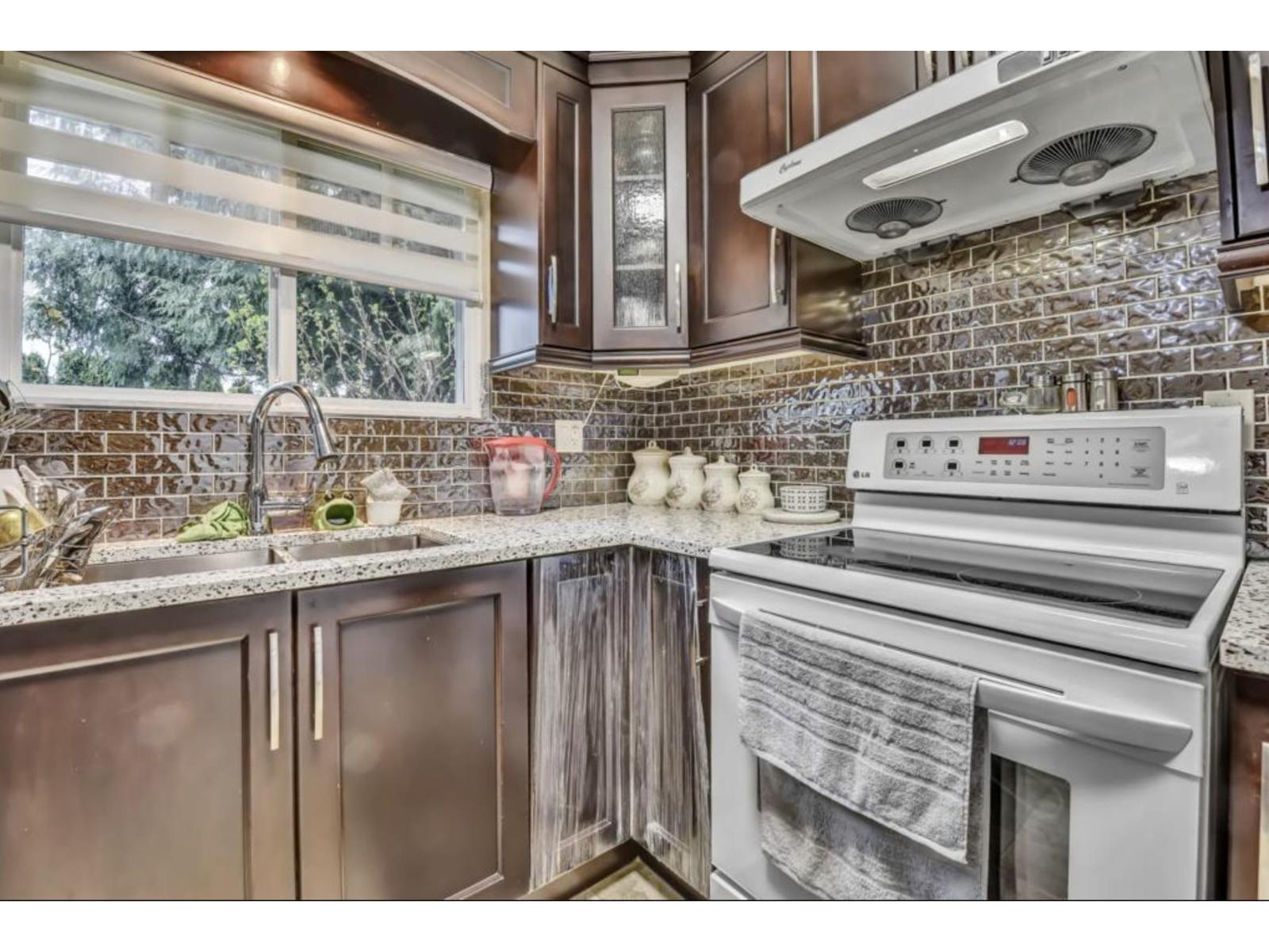 12215 85a Avenue, Surrey, British Columbia  V3W 6G8 - Photo 11 - R3157033