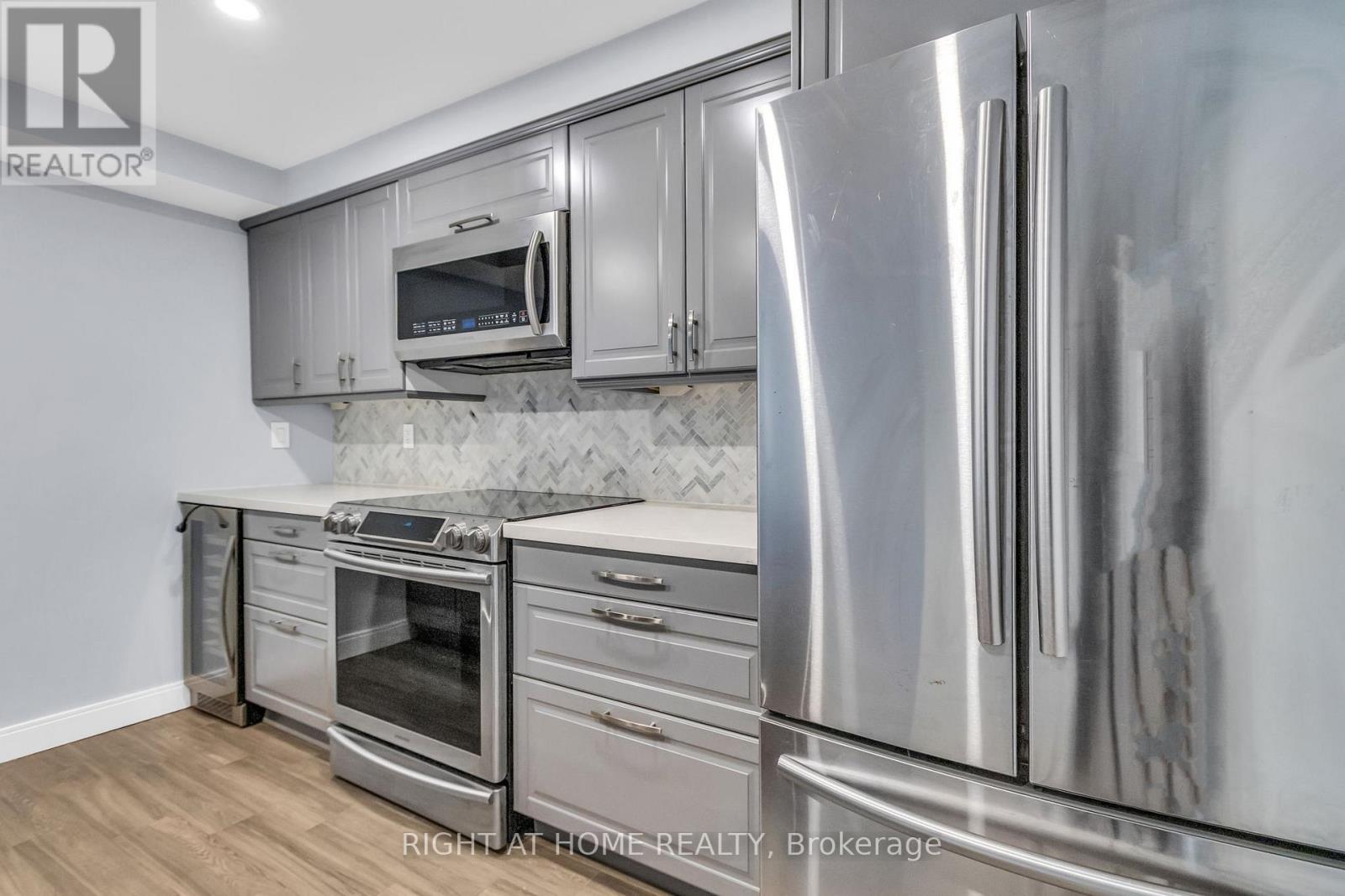 406 - 356 Mcrae Drive, Toronto, Ontario M4G 4G4 - Photo 3 - C13698708