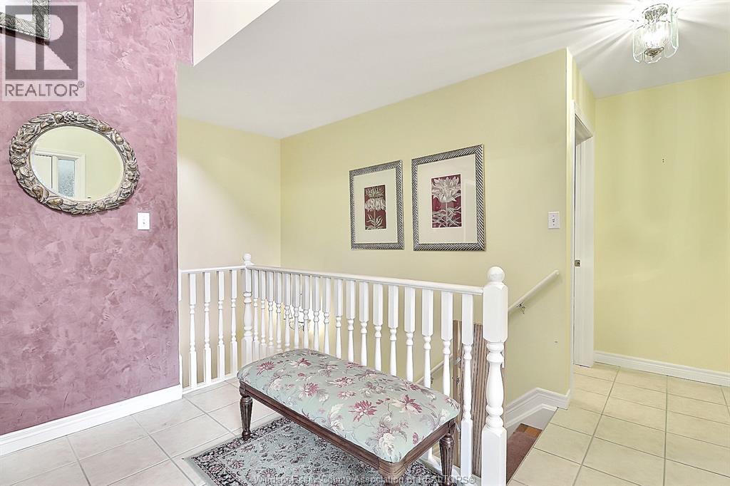 1099 Imperial Crescent, Windsor, Ontario  N9G 2T4 - Photo 7 - 26020401