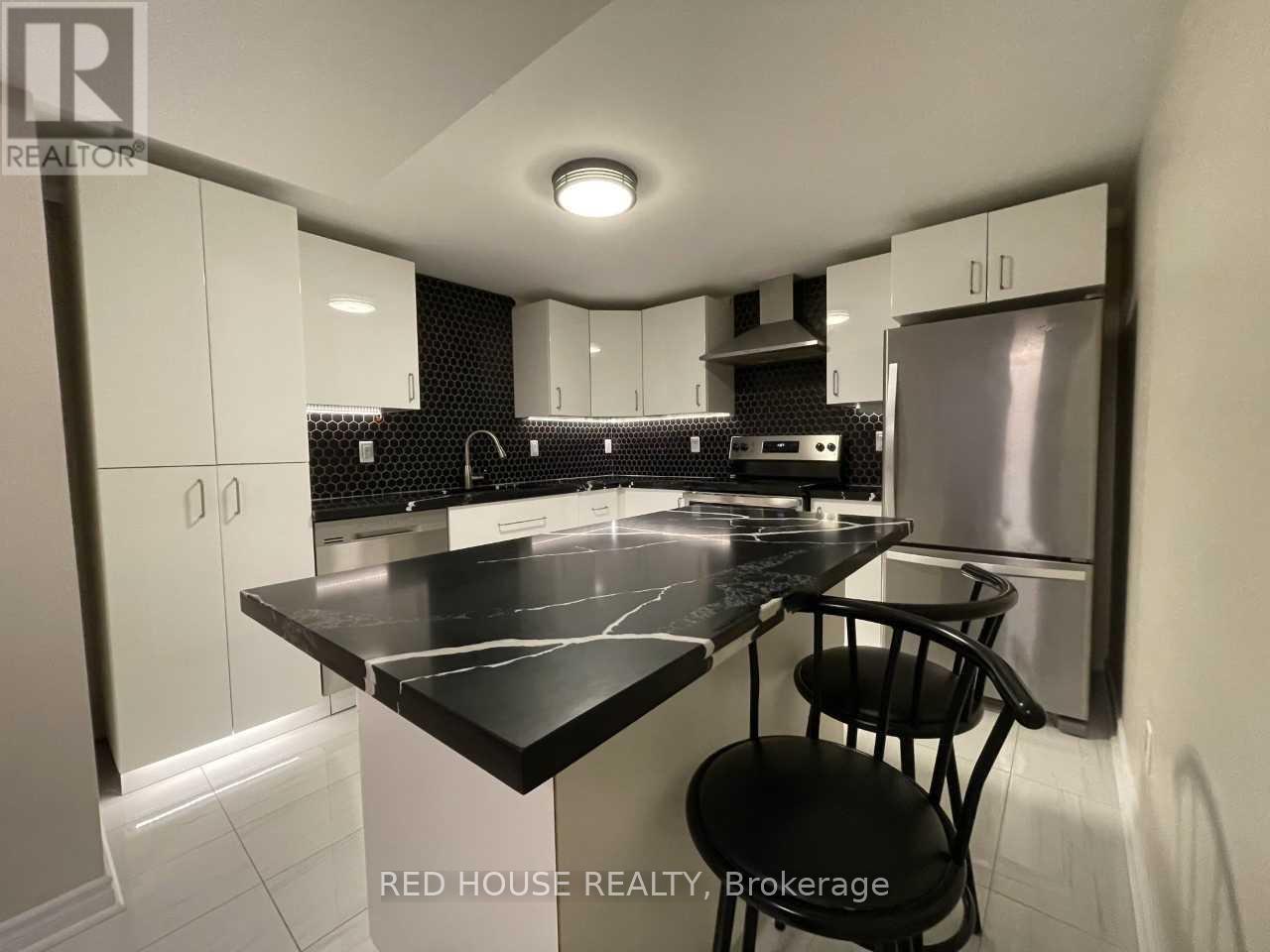 LOWER - 69 SIMPSON ROAD, Newmarket, Ontario