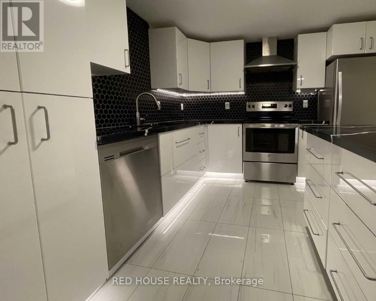 Lower - 69 Simpson Road, Newmarket, Ontario  L3Y 5E5 - Photo 2 - N13698678