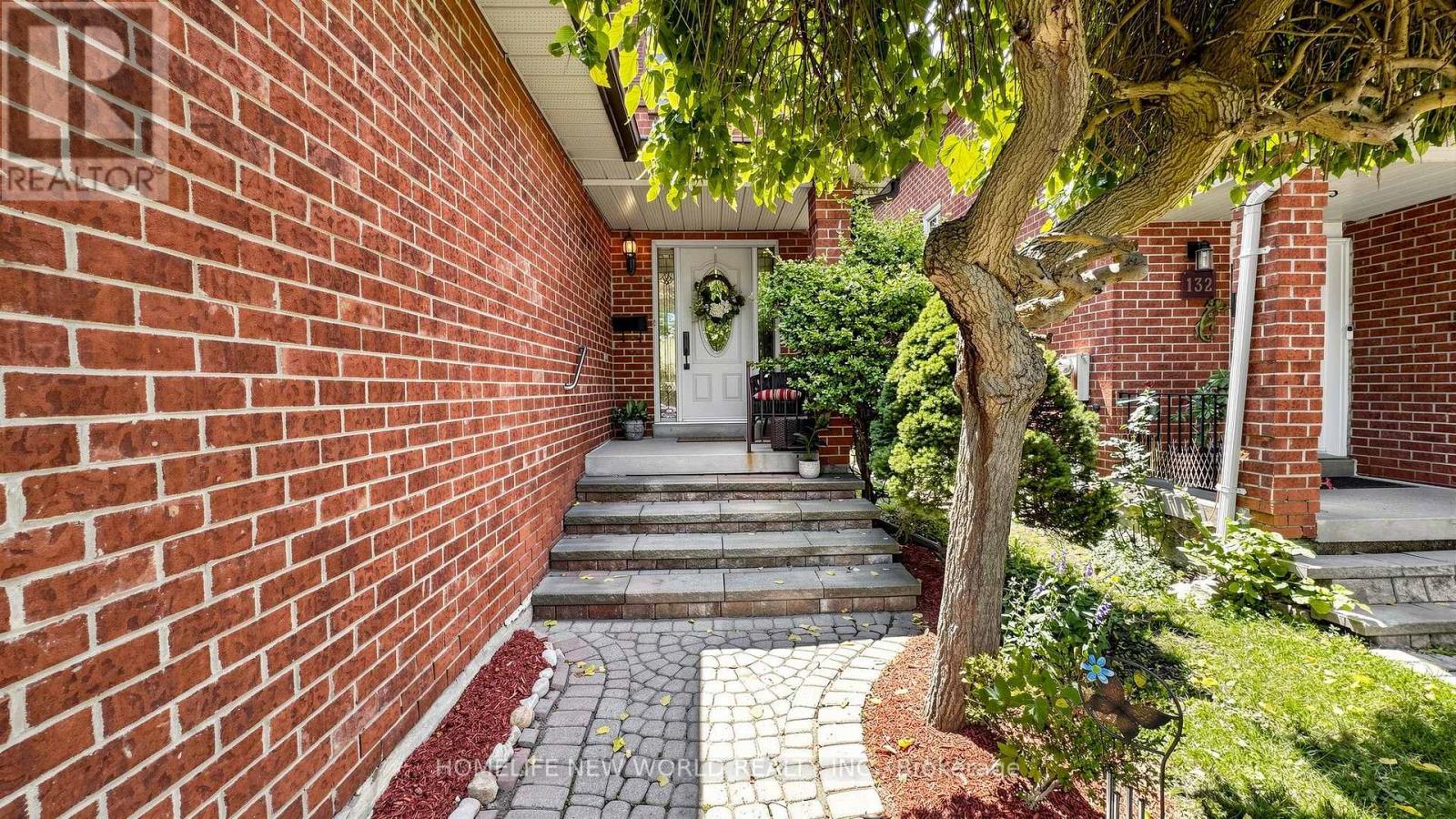 134 Crosby Avenue, Richmond Hill, Ontario  L4C 9N5 - Photo 4 - N13698694