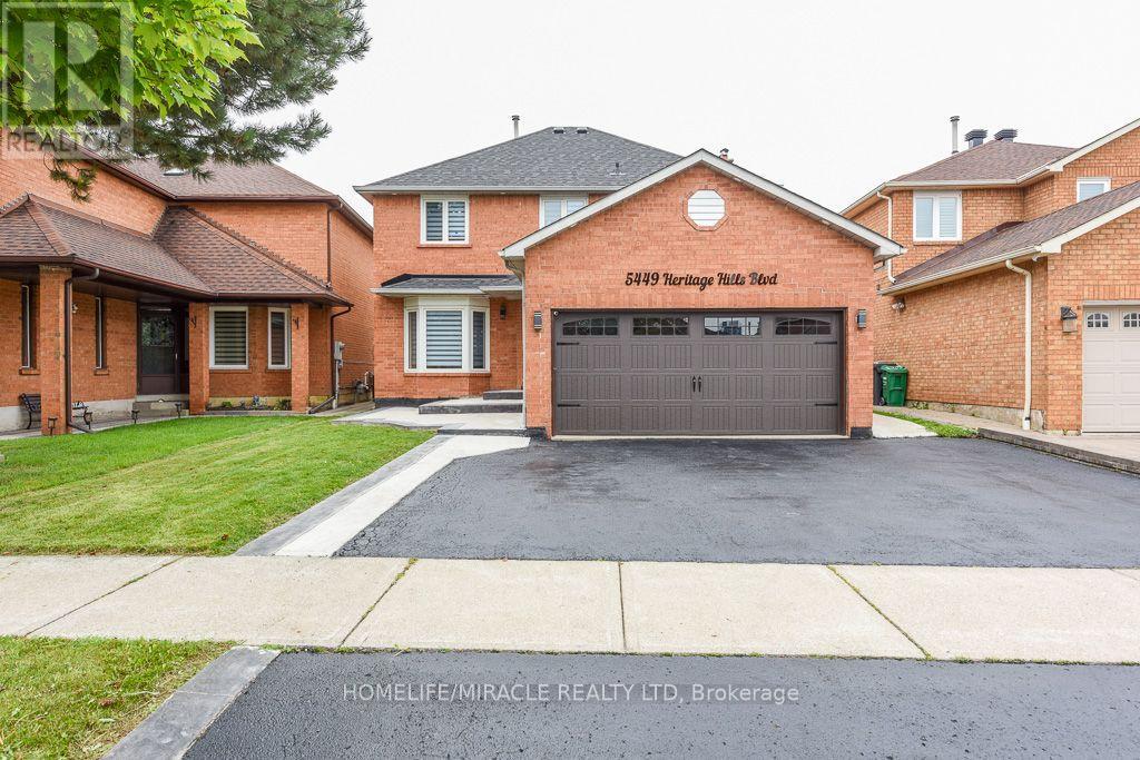 5449 Heritage Hills Boulevard, Mississauga, Ontario  L5R 2H4 - Photo 2 - W13696856