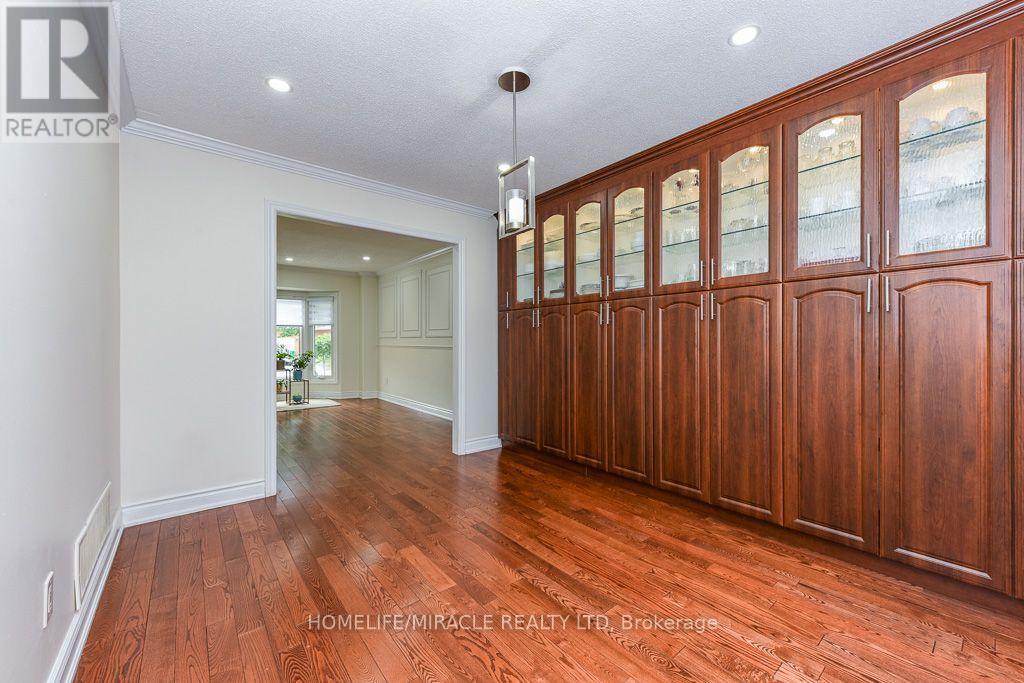 5449 Heritage Hills Boulevard, Mississauga, Ontario  L5R 2H4 - Photo 10 - W13696856