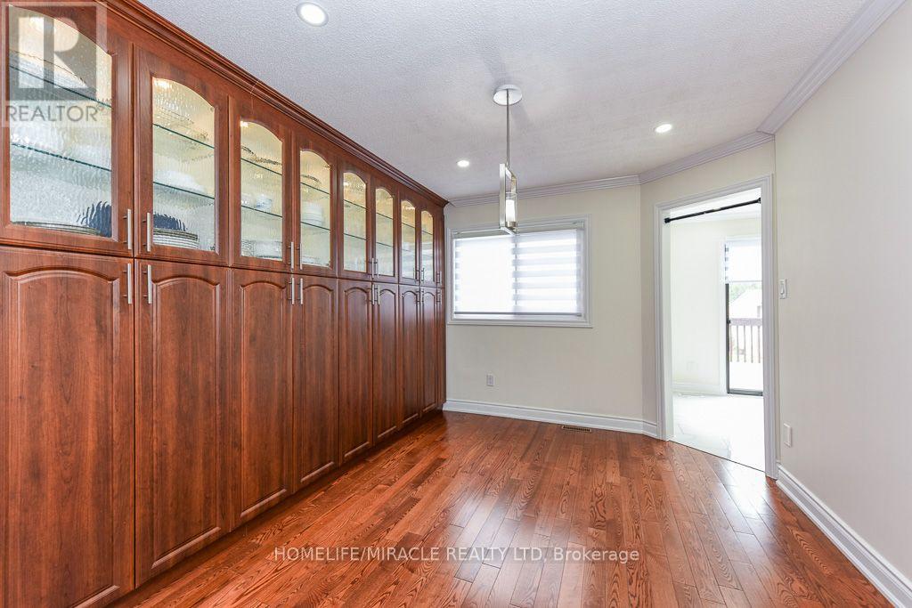 5449 Heritage Hills Boulevard, Mississauga, Ontario  L5R 2H4 - Photo 9 - W13696856