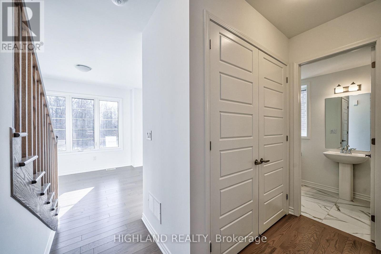 155 Settlers Road E, Oakville, Ontario  L6H 7X7 - Photo 16 - W13698676
