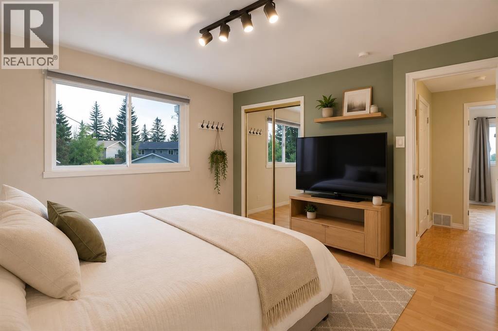 15 Southdale Bay SW, Calgary, Alberta  T2W 1W1 - Photo 19 - A2331756