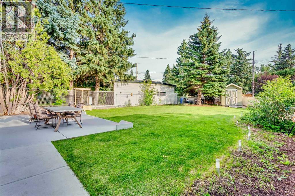 15 Southdale Bay SW, Calgary, Alberta  T2W 1W1 - Photo 33 - A2331756