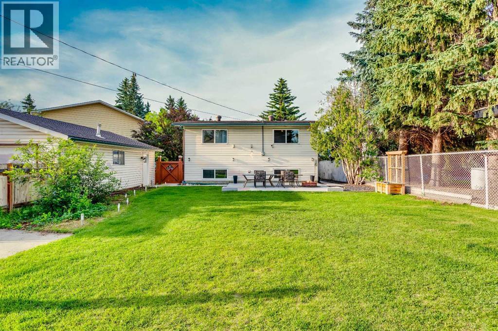 15 Southdale Bay SW, Calgary, Alberta  T2W 1W1 - Photo 37 - A2331756