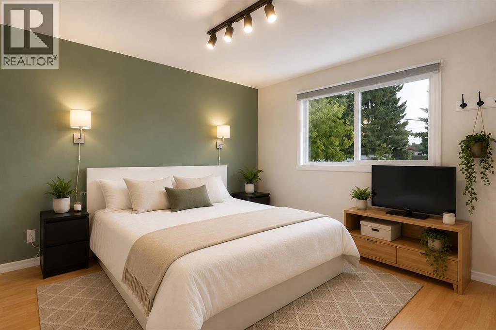 15 Southdale Bay SW, Calgary, Alberta  T2W 1W1 - Photo 17 - A2331756