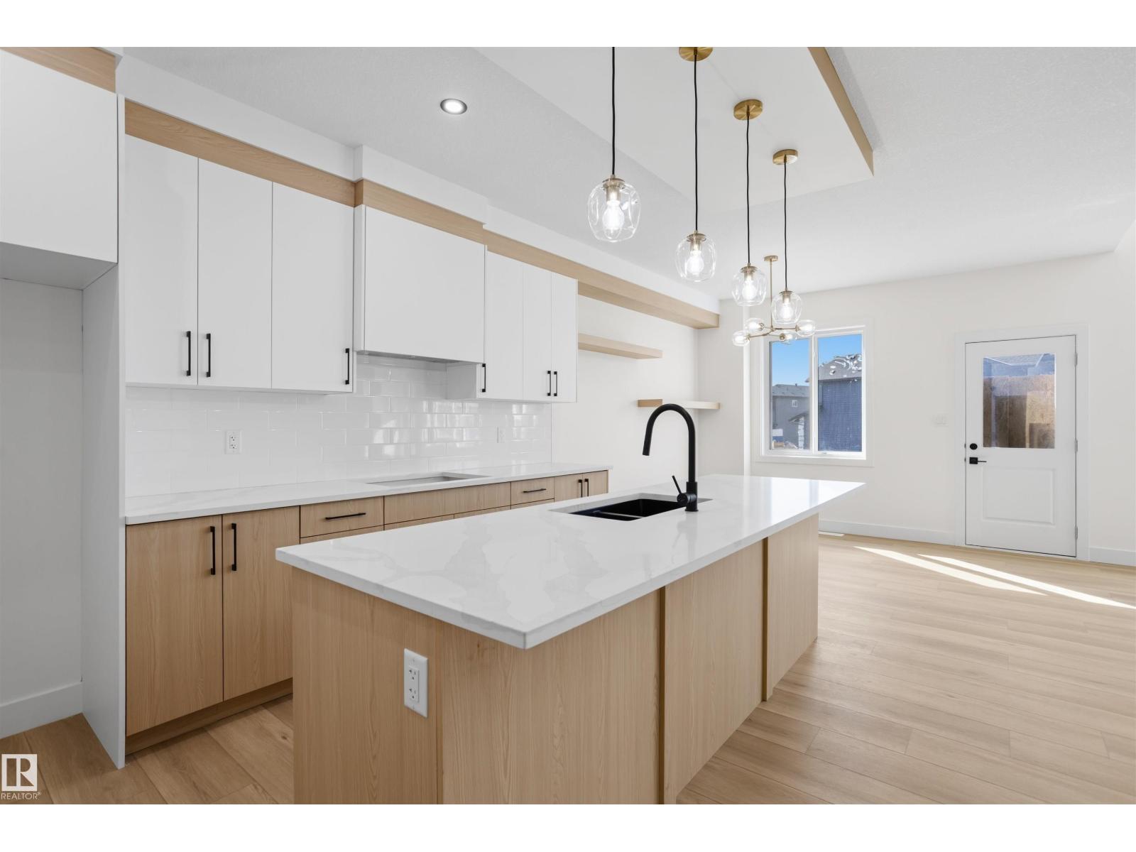 727 158 Av NE, Edmonton, Alberta  T5Y 4M9 - Photo 8 - E4504853