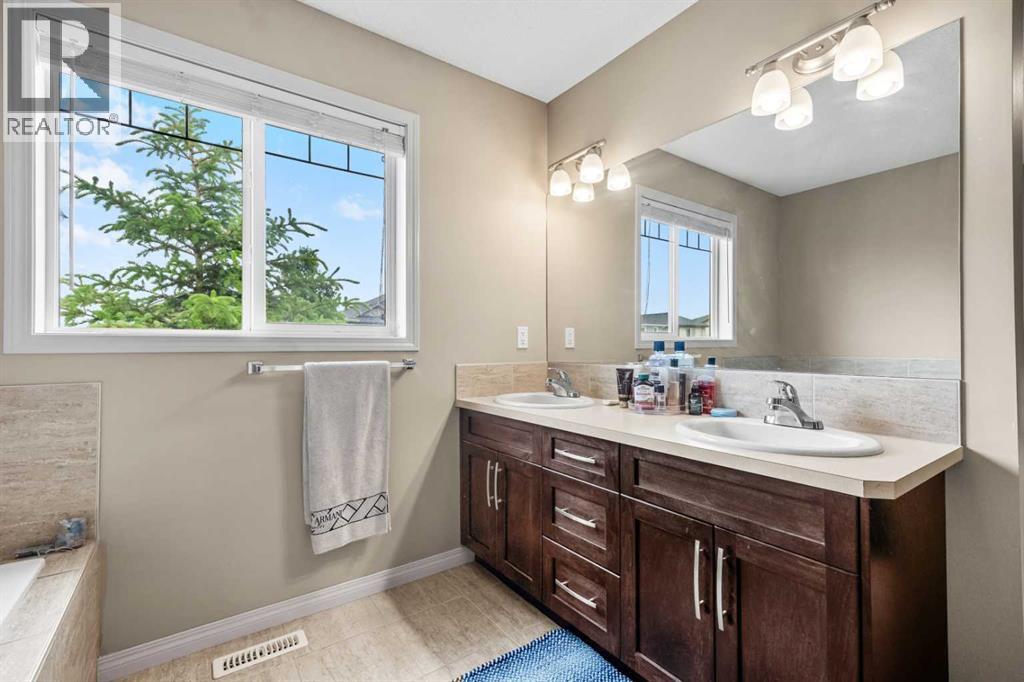 116 Drake Landing Loop, Okotoks, Alberta  T1S 0H4 - Photo 27 - A2326079