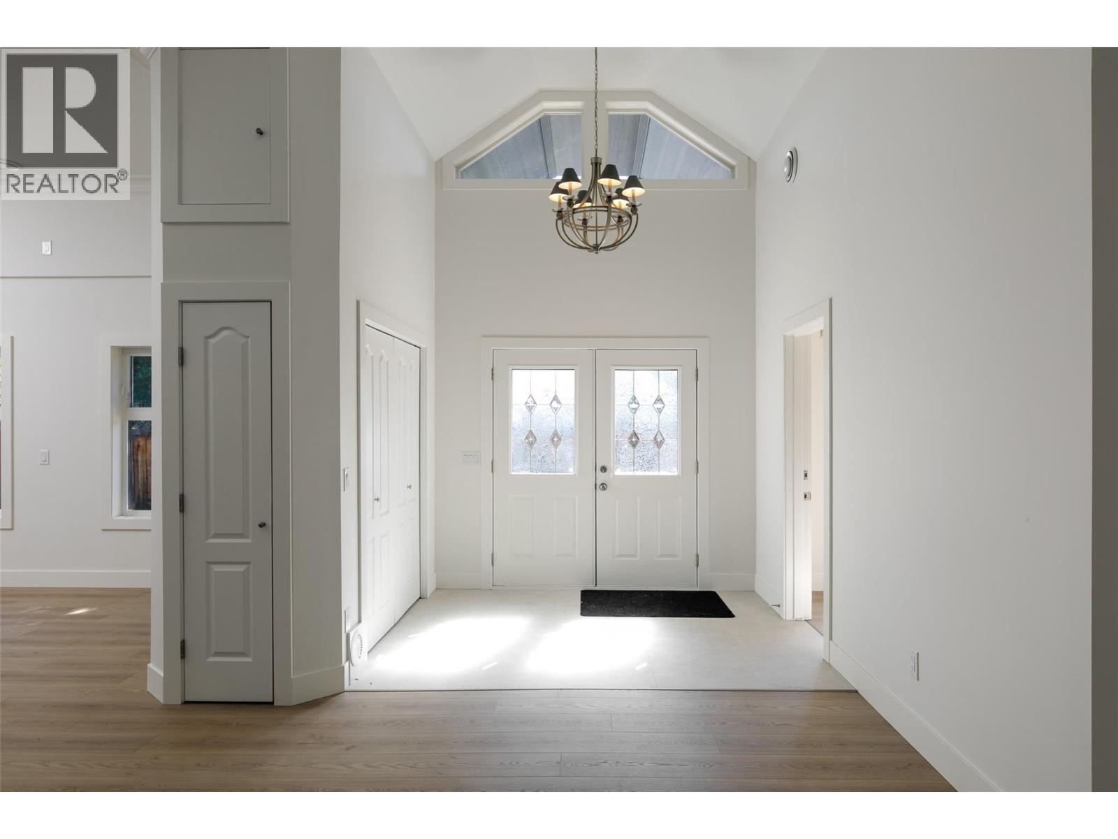 2929 Richter Street, Kelowna, British Columbia  V1Y 2R8 - Photo 3 - 10393780
