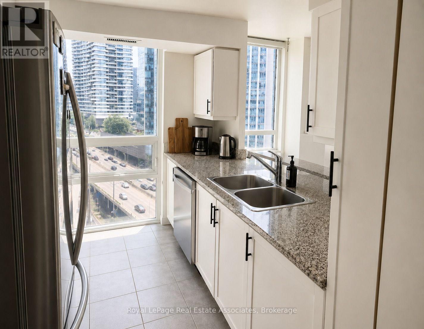 1910 - 19 Grand Trunk Crescent, Toronto, Ontario  M5J 3A3 - Photo 22 - C13694106