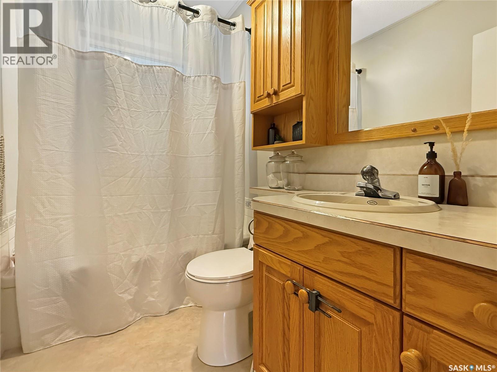 810 11th Avenue NE, Swift Current, Saskatchewan  S9H 2V4 - Photo 13 - SK046214