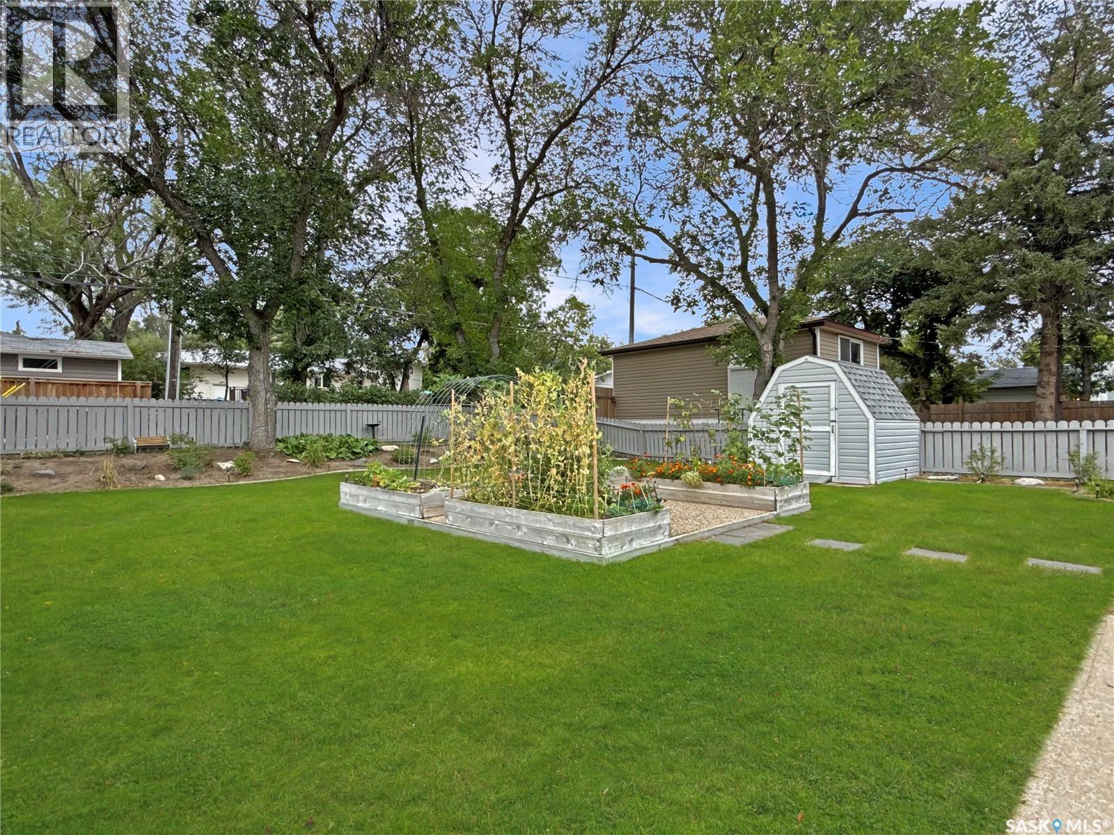810 11th Avenue NE, Swift Current, Saskatchewan  S9H 2V4 - Photo 27 - SK046214