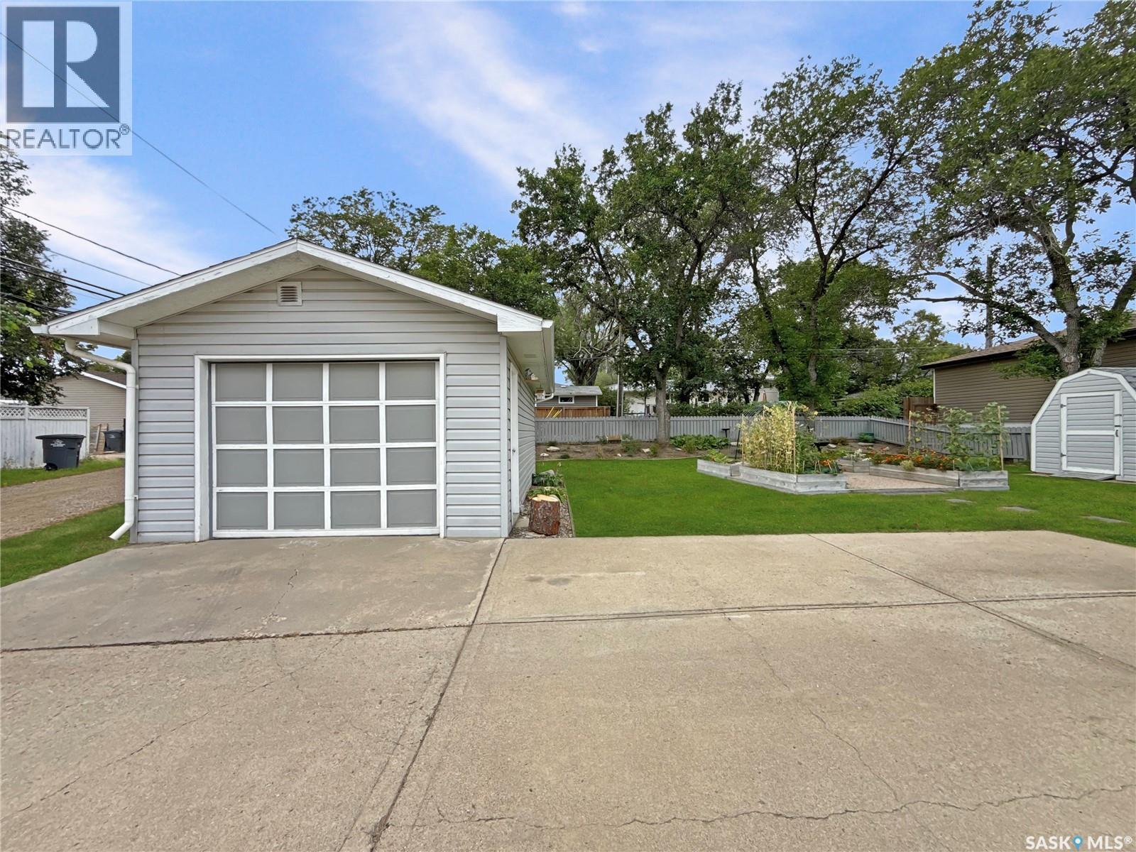 810 11th Avenue NE, Swift Current, Saskatchewan  S9H 2V4 - Photo 29 - SK046214