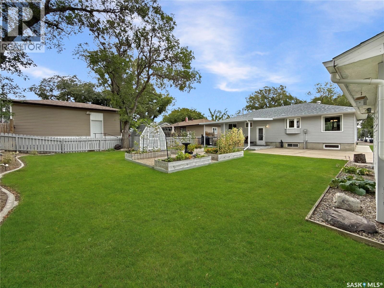 810 11th Avenue NE, Swift Current, Saskatchewan  S9H 2V4 - Photo 31 - SK046214
