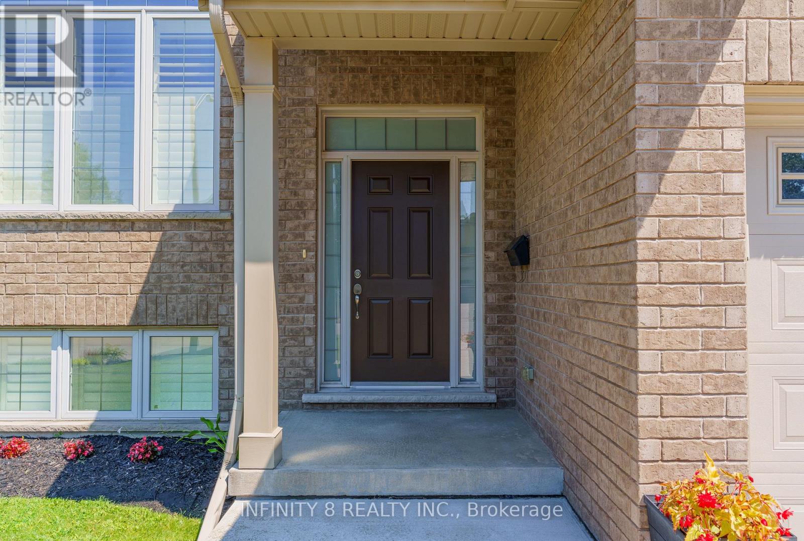 10 Sapphire Court, St. Catharines, Ontario  L2M 0A4 - Photo 3 - X13698746