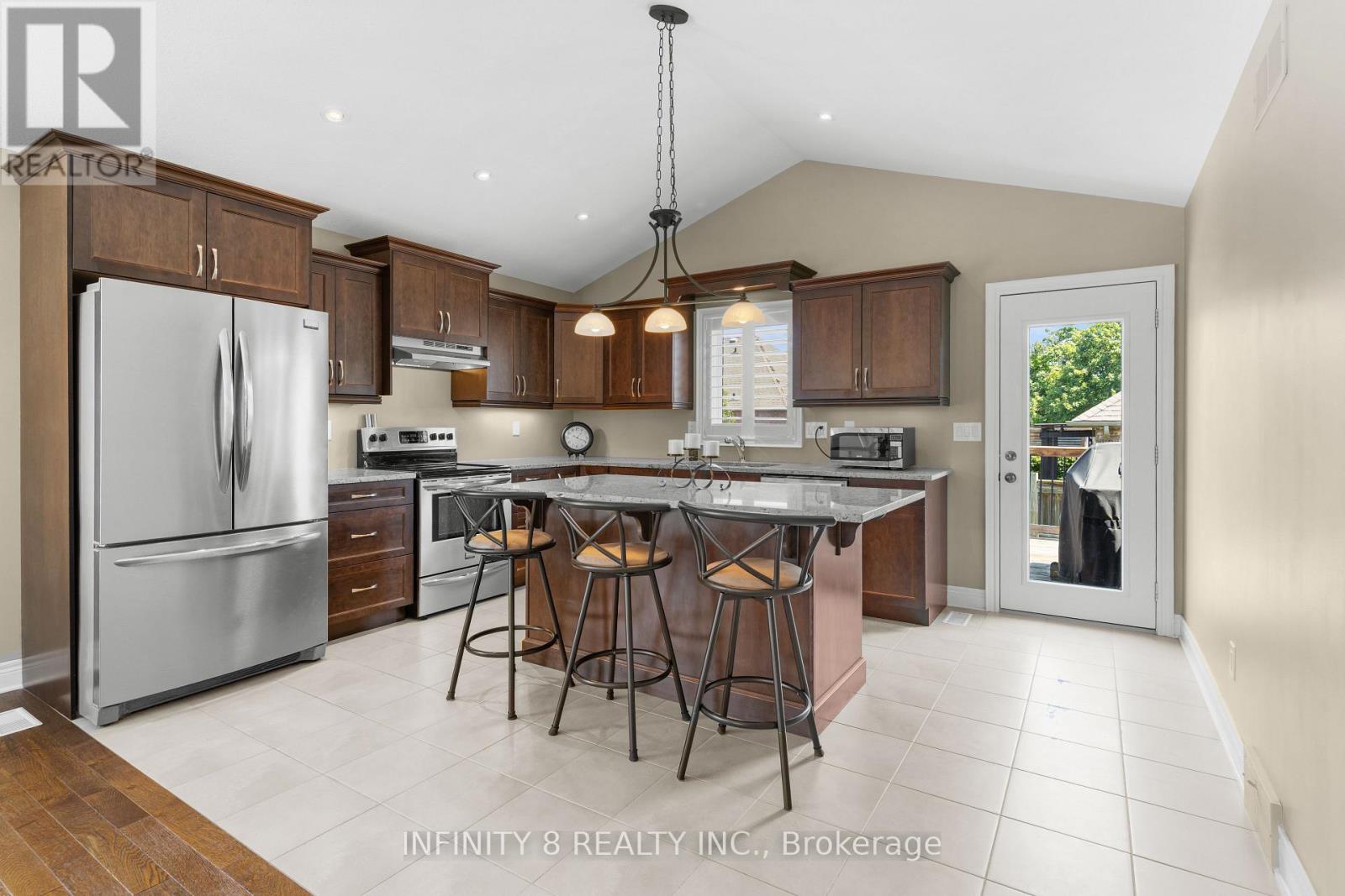 10 Sapphire Court, St. Catharines, Ontario  L2M 0A4 - Photo 9 - X13698746