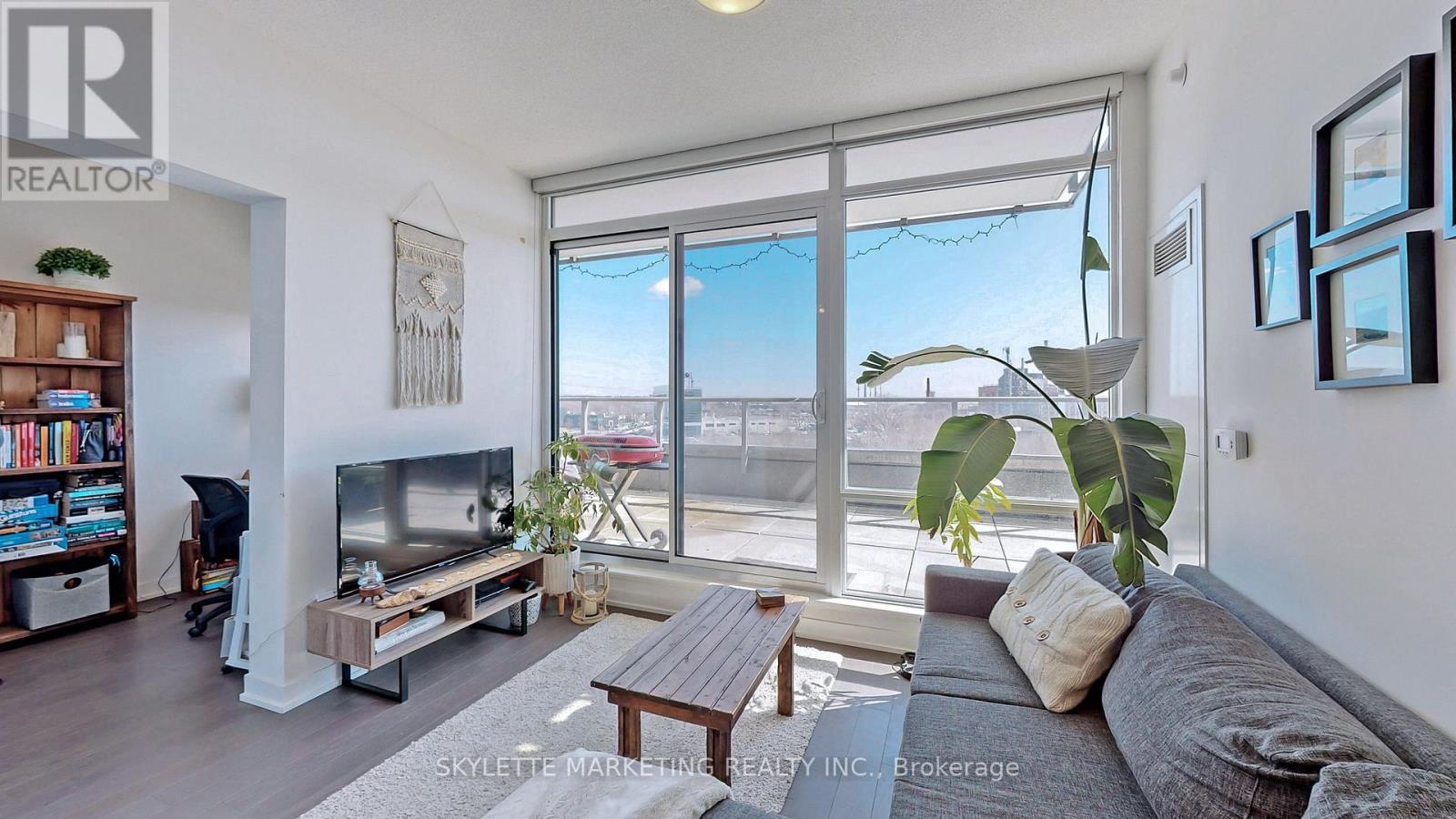 N614 - 120 Bayview Avenue, Toronto, Ontario  M5A 0G4 - Photo 3 - C13698748