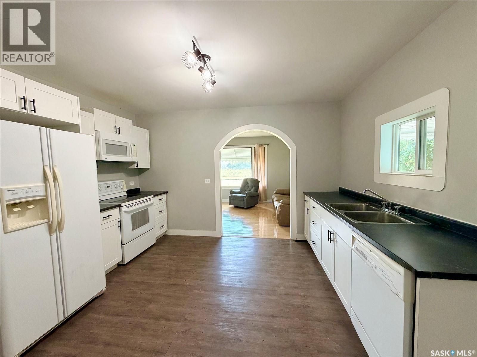 104 Railway Avenue E, Neilburg, Saskatchewan  S0M 2C0 - Photo 3 - SK046213