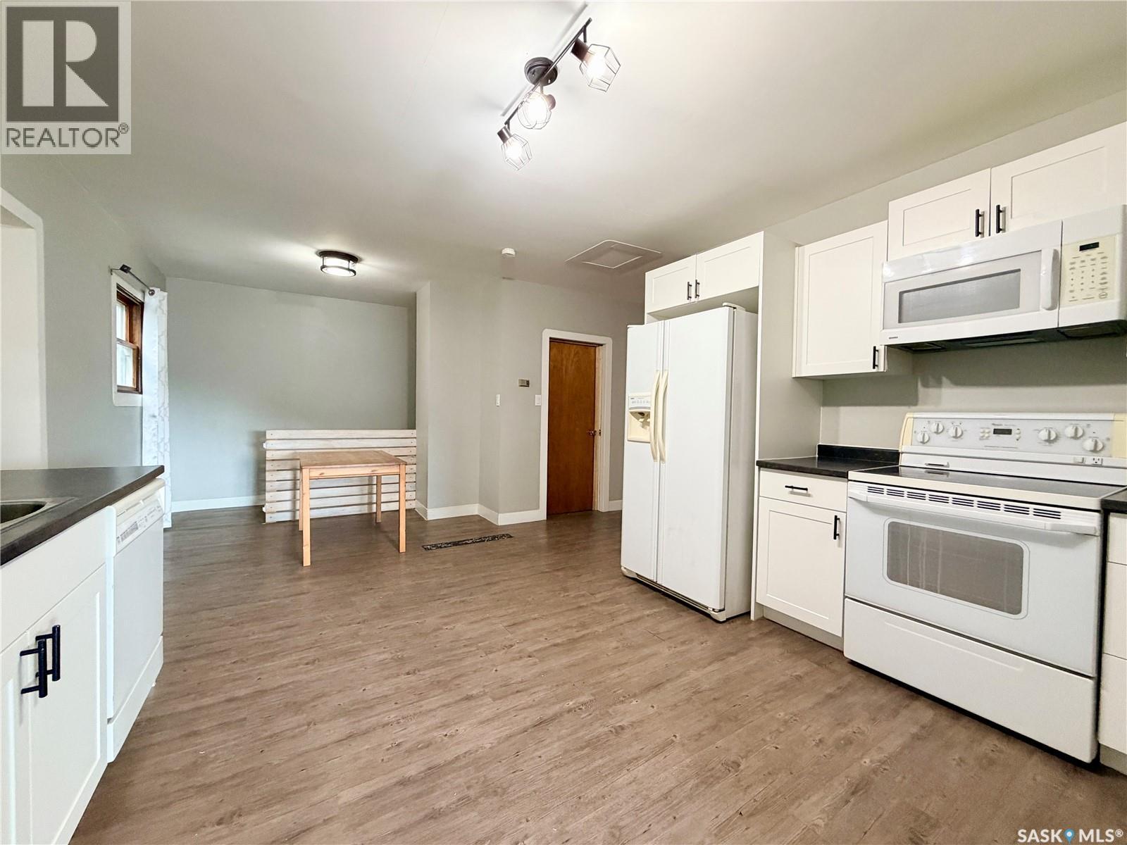 104 Railway Avenue E, Neilburg, Saskatchewan  S0M 2C0 - Photo 4 - SK046213
