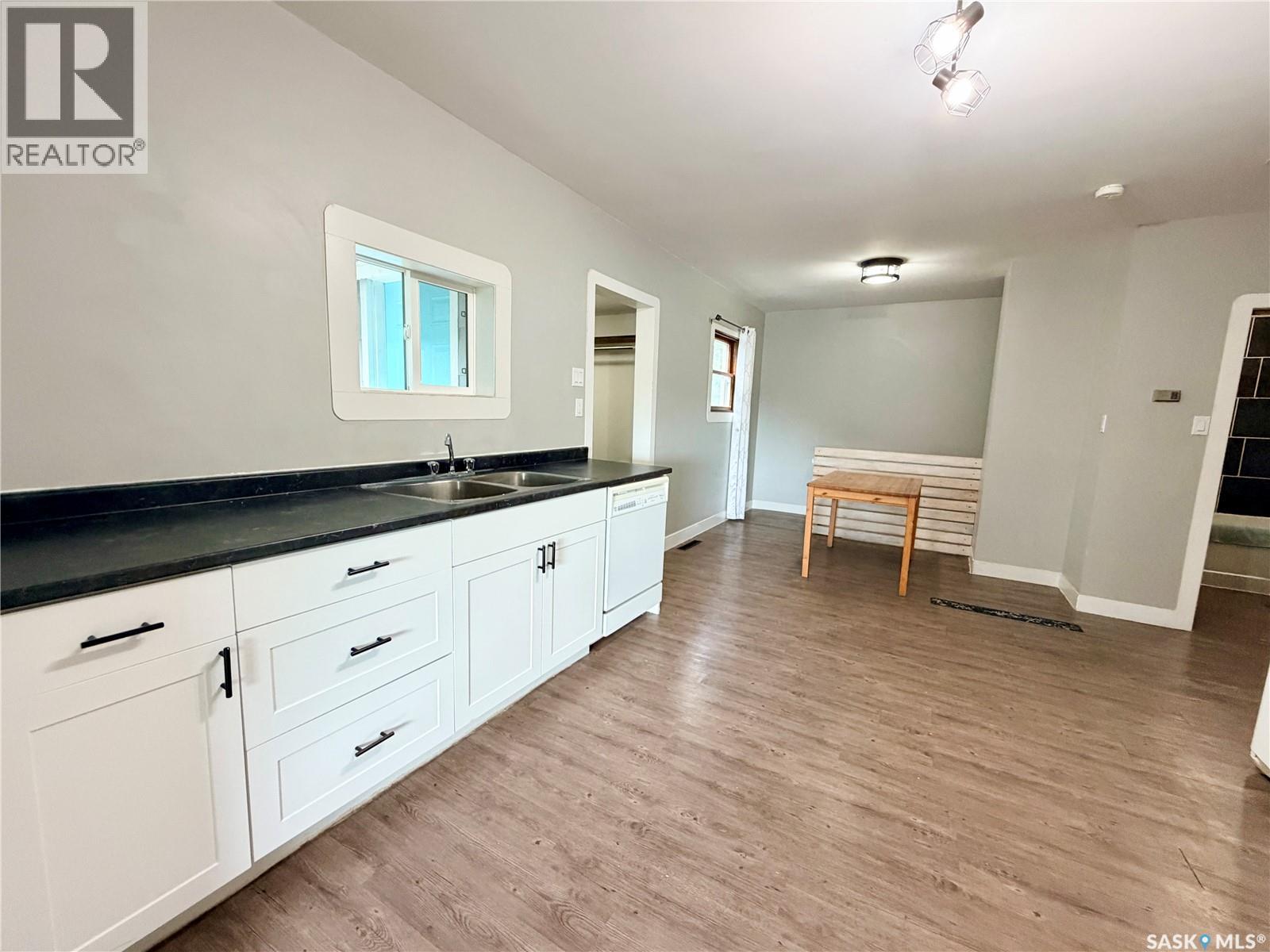 104 Railway Avenue E, Neilburg, Saskatchewan  S0M 2C0 - Photo 5 - SK046213