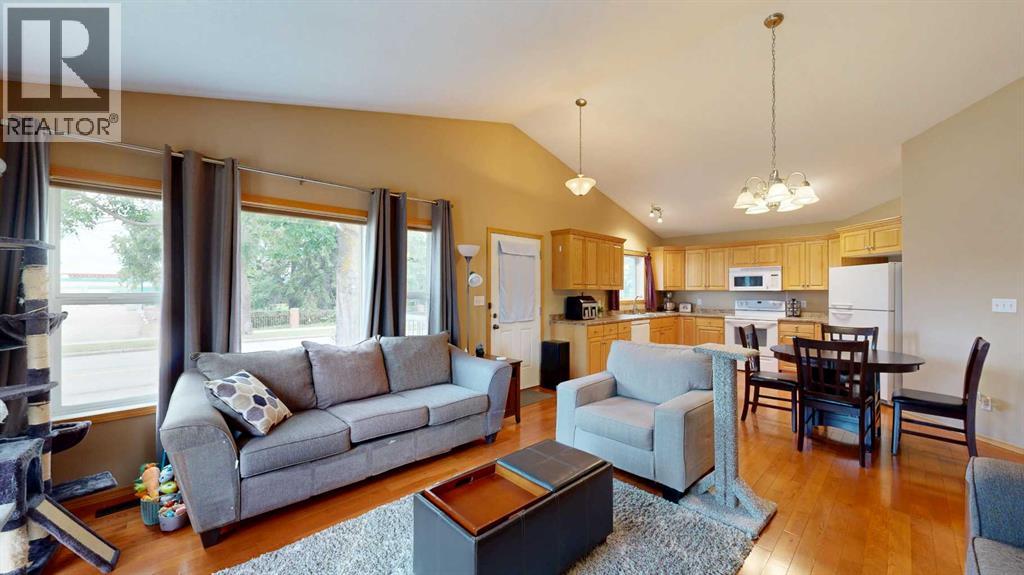 5510 50 Avenue, Stettler, Alberta  T4K 1B3 - Photo 3 - A2338559
