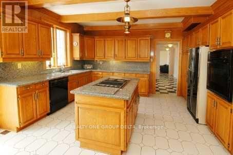 6 Bowman (Upper Level) Avenue, Brampton, Ontario  L6P 0X5 - Photo 4 - W13698752