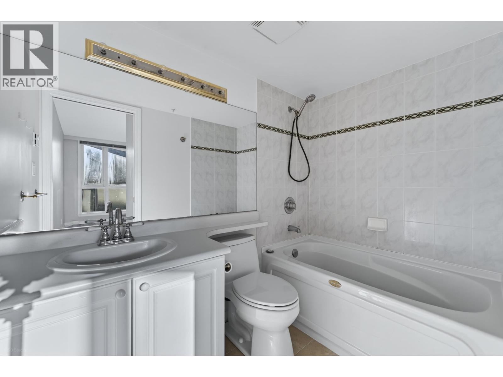 401 5860 Dover Crescent, Richmond, British Columbia  V7C 5S6 - Photo 13 - R3120882
