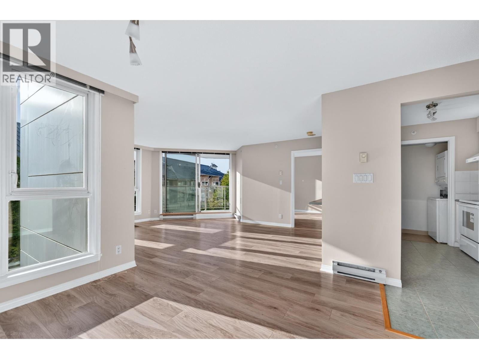 401 5860 Dover Crescent, Richmond, British Columbia  V7C 5S6 - Photo 9 - R3120882