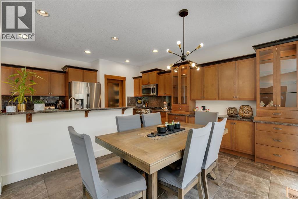 242 Valley Woods Place NW, Calgary, Alberta  T3B 6A3 - Photo 12 - A2337982