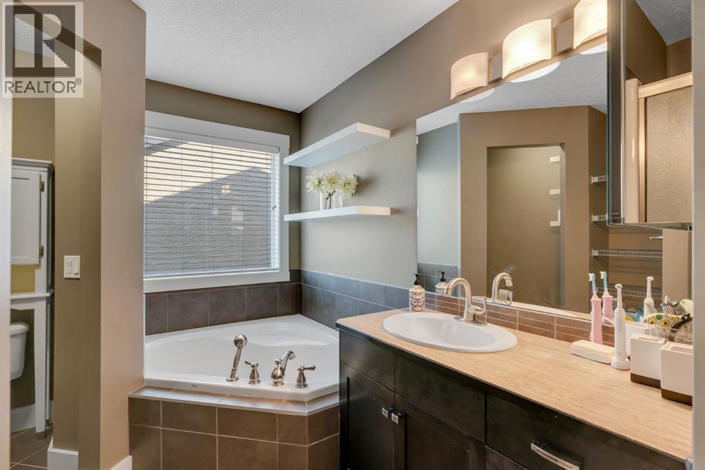 242 Valley Woods Place NW, Calgary, Alberta  T3B 6A3 - Photo 29 - A2337982