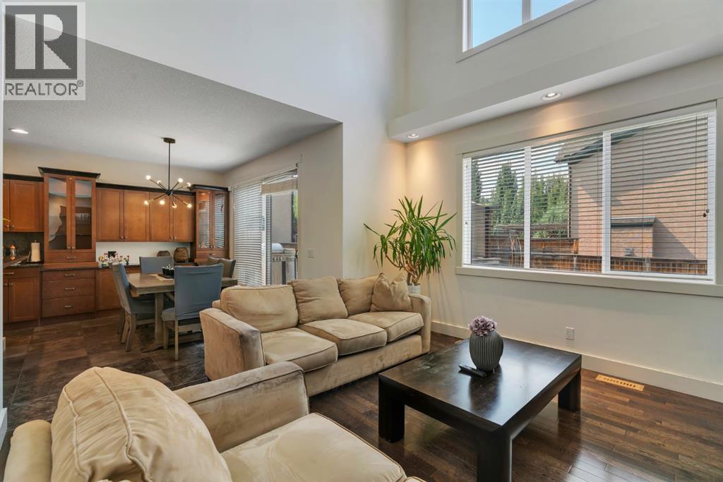 242 Valley Woods Place NW, Calgary, Alberta  T3B 6A3 - Photo 8 - A2337982