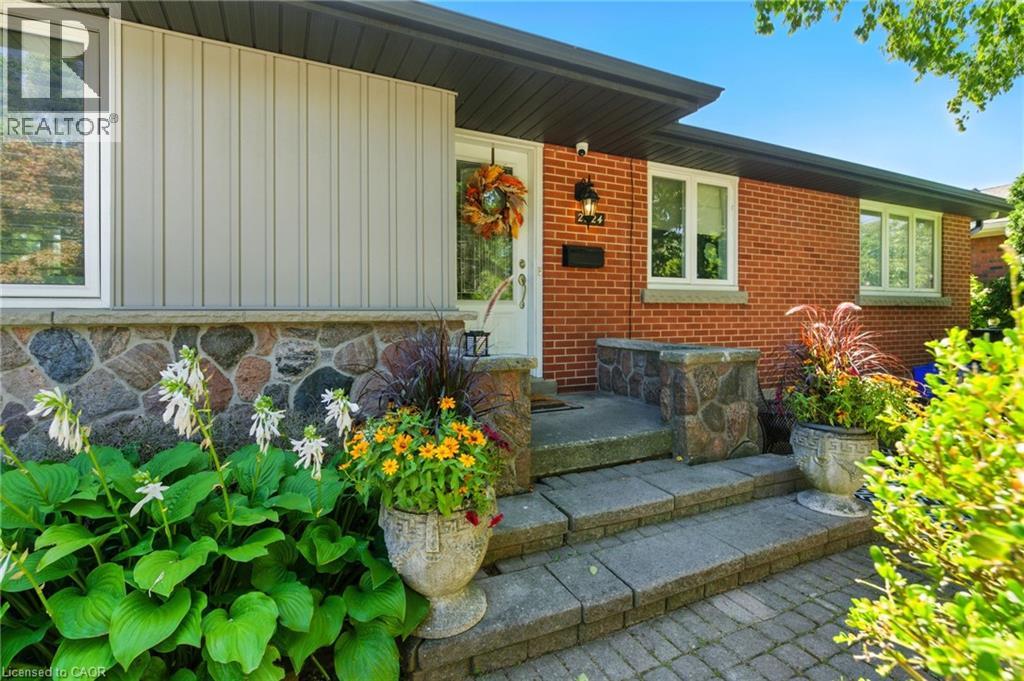 2224 Ghent Avenue, Burlington, Ontario  L7R 1Y7 - Photo 2 - 40818313