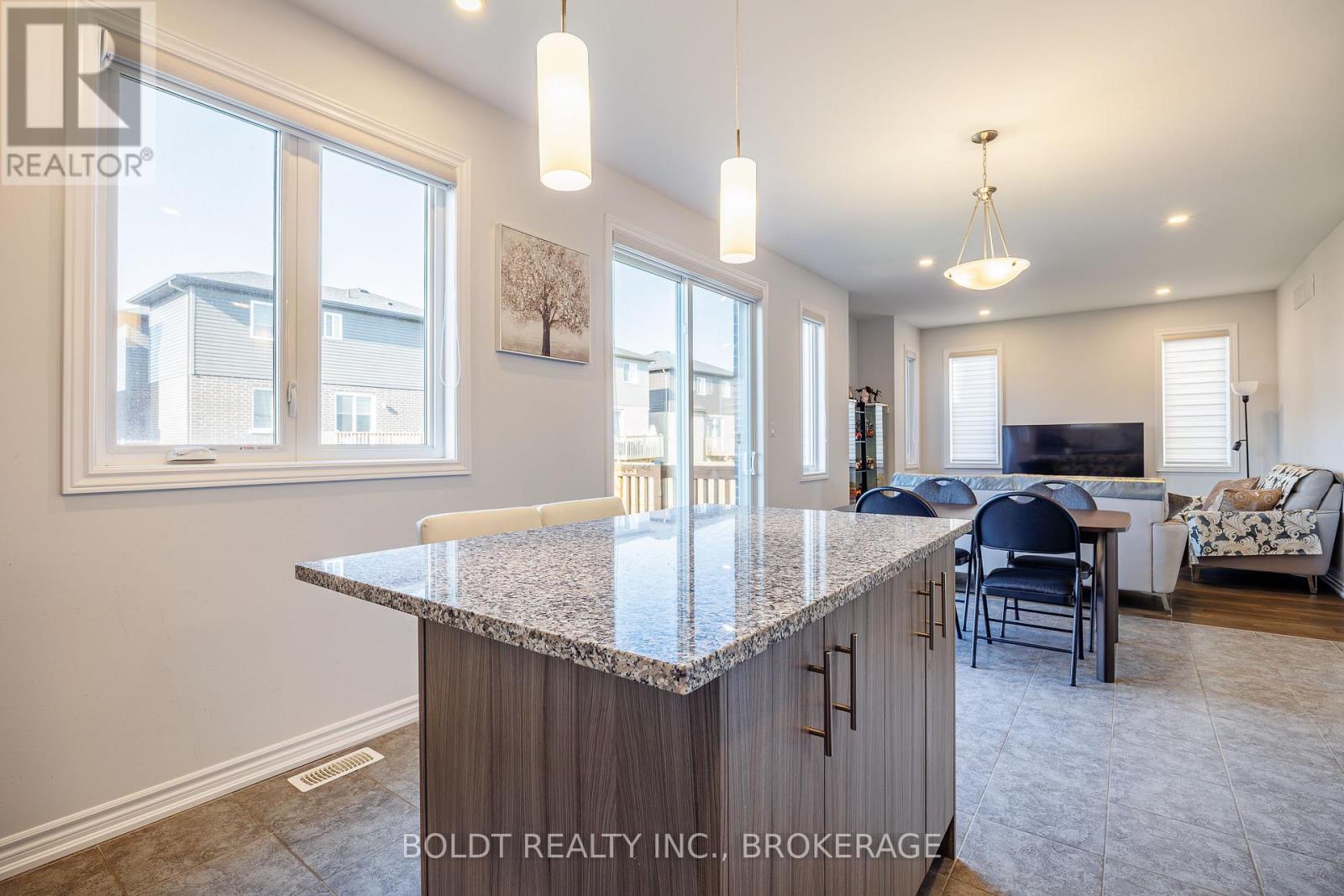 8037 Brookside Drive, Niagara Falls, Ontario  L2H 3T9 - Photo 10 - X13698778
