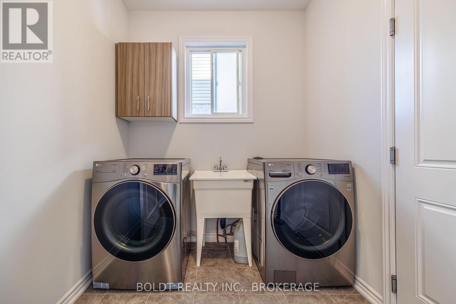 8037 Brookside Drive, Niagara Falls, Ontario  L2H 3T9 - Photo 13 - X13698778